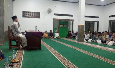 *Bhabinkamtibmas Polsek Tamansari Hadiri Pengajian Isra Mi'raj Nabi Muhammad S.A.W Di Mesjid Nurul Iman Depok II Rw 10 Kel. Sukahurip Wilkum Tamansari*