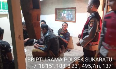 POLSEK SUKARATU POLRES TASIK KOTA POLDA JABAR, MELAKSANAKAN GIAT  PATROLI MALAM SEBAGAI WUJUD MELAYANI WARGA MASYARAKAT DAN MENCEGAH TIMBULNYA PENYAKIT MASYARAKAT 