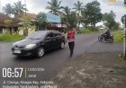 POLSEK SUKARATU POLRES TASIK KOTA POLDA JABAR, MELAKSANAKAN GIAT STRONG POINT PAGI SEBAGAI WUJUD MELAYANI WARGA MASYARAKAT PENGENDARA MOTOR YG AKAN MEMULAI AKTIVITAS DI PAGI HARI.